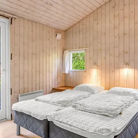 Сasa de vacaciones Guthmund - 1km From The Sea By Interhome